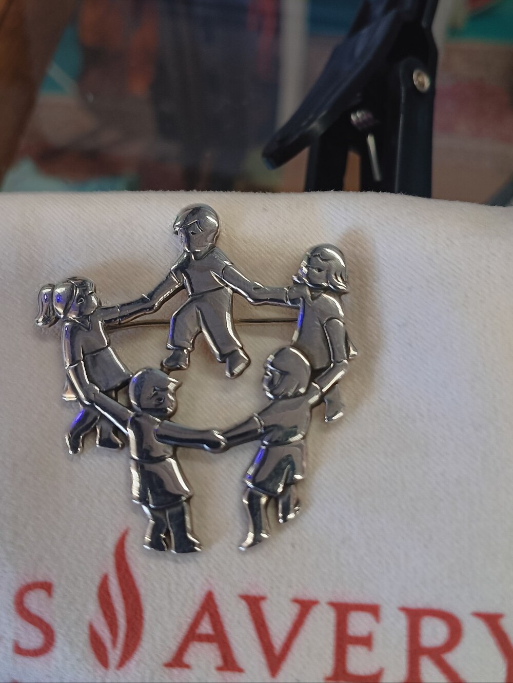 James Avery Silver Dancing Children Circle Pin Approach - Picture 3 of 6